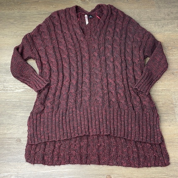 Love By Design Women’s Burgundy Wine Oversized V Neck Cableknit Sweater, size XS - Picture 1 of 9